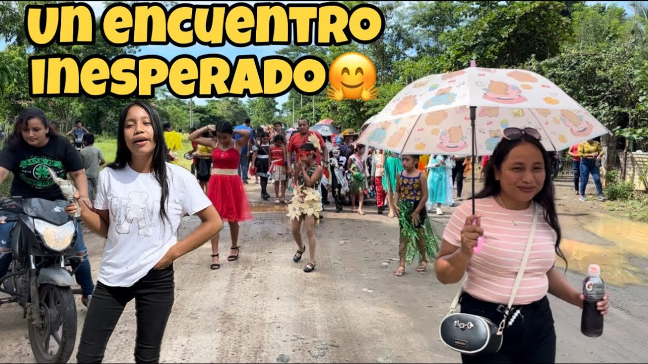 Nos encontramos en un desfile de disfraces y esta fue su reacción 🤭