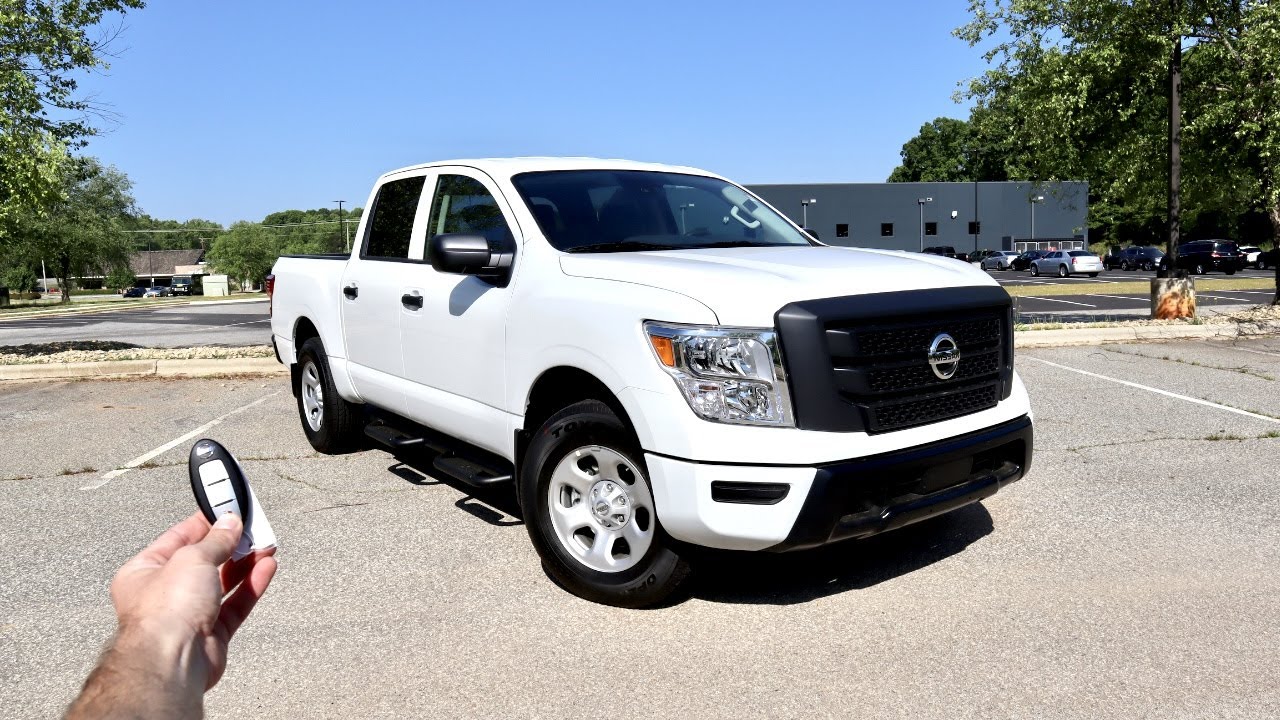 2022 Nissan Titan: Start Up, Test Drive, Walkaround, POV and Review