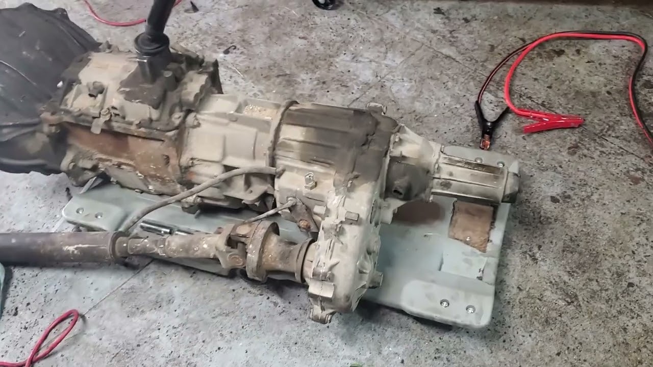 1993 Chevy k1500  4x4 NV4500 Transmission removal