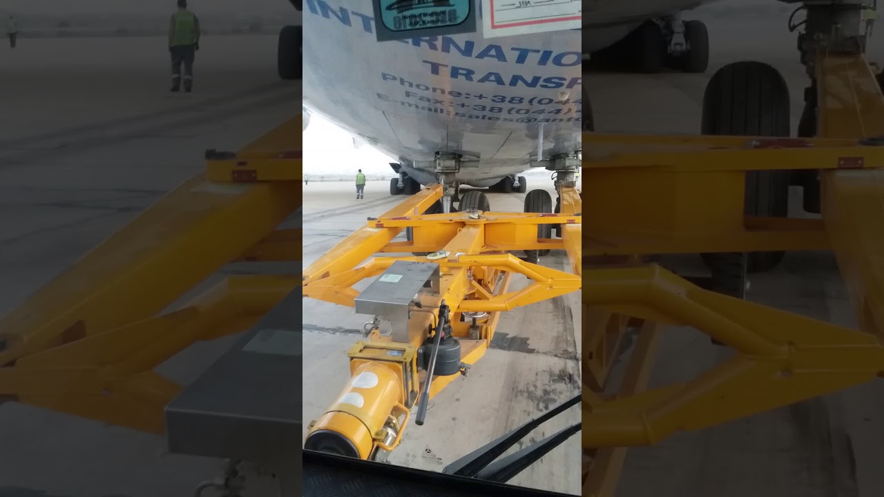 PUSH BACK AN-225 GIANT CARGO AIRCRAFT