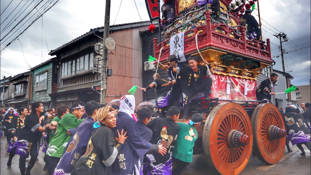 令和7年   富山県射水市  新湊曳山祭  花山13基  放生津八幡宮 出発〜  曳山巡行
