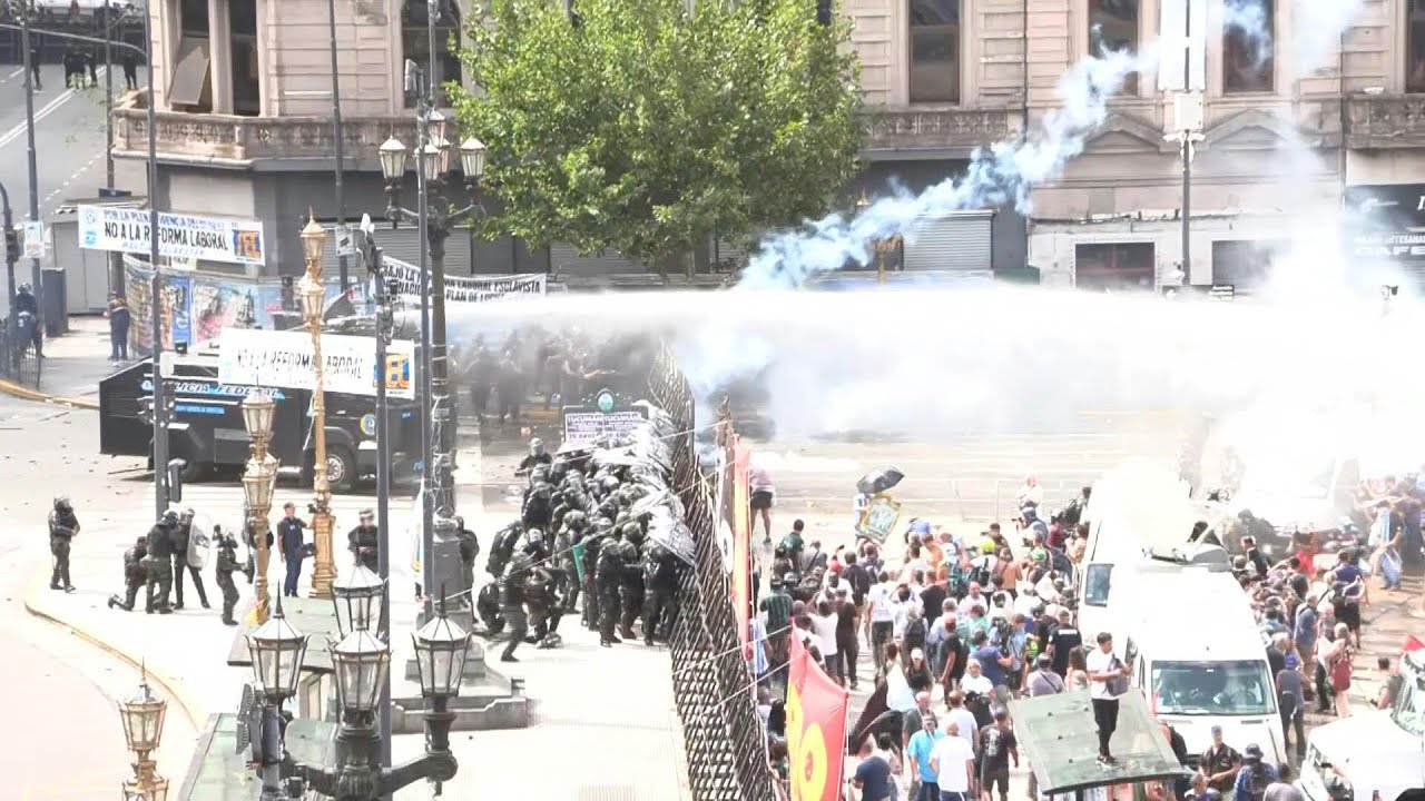 Tear gas, firebombs at Argentine protests over labor reform | AFP