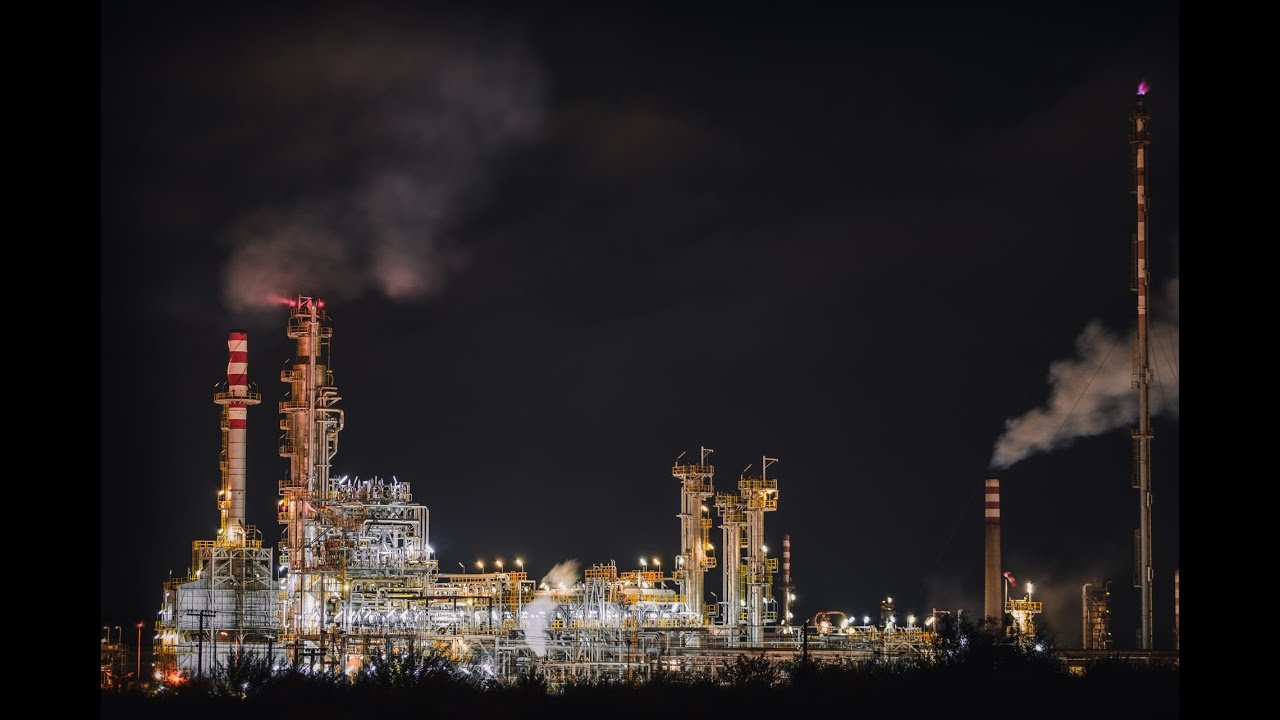 Top 10 Countries with the Largest Oil Refining Capacity (1965 - 2019)