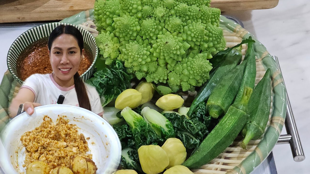 วันนี้กินข้าวกับกะหล่ำดอกเจดีย์ต้มสวยมากค่ะ และมีซุปกระเจี๊ยบผักสดผักต้มแกงไข่คลุกข้าวอร่อยมากค่ะ
