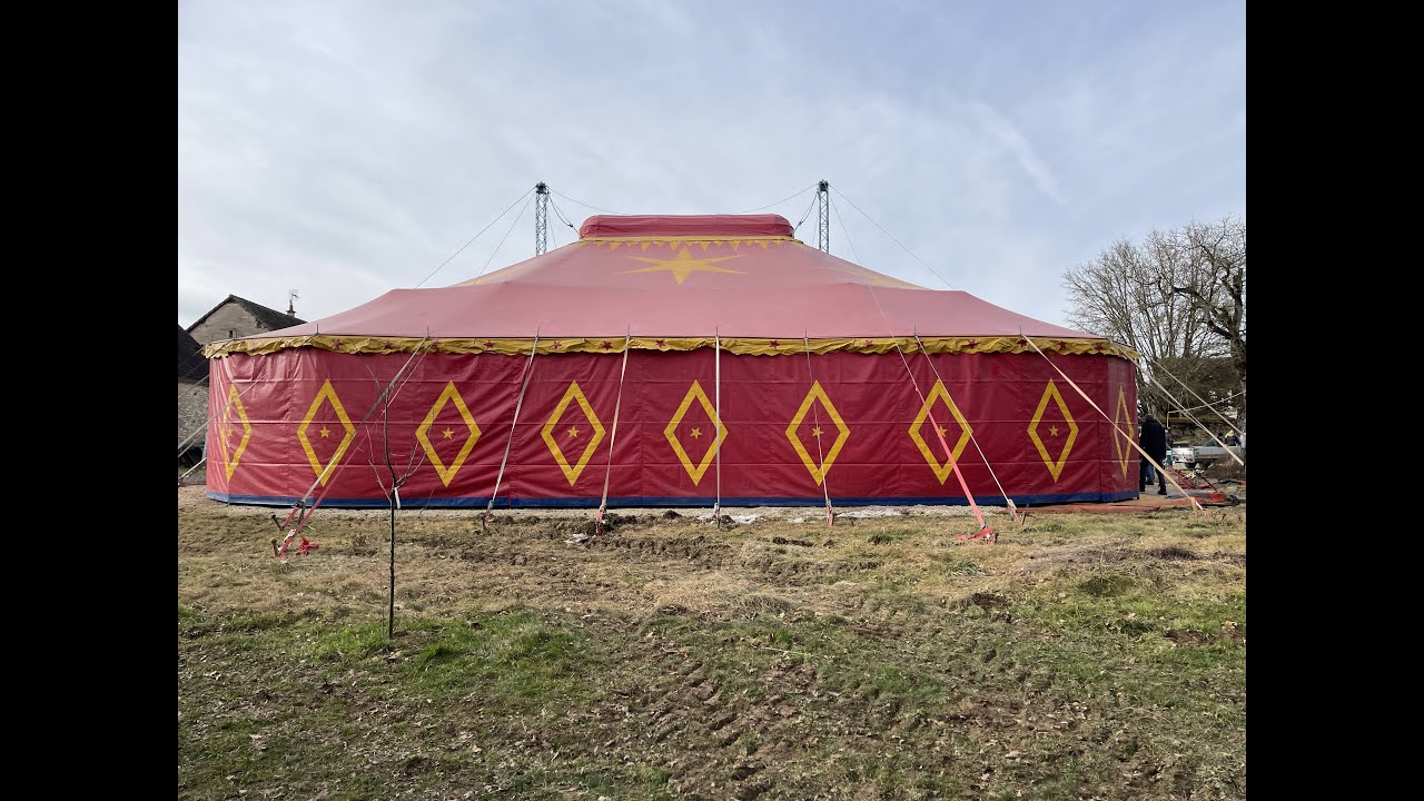 1 journée de montage du chapiteau en 9mn30 Time Lapse