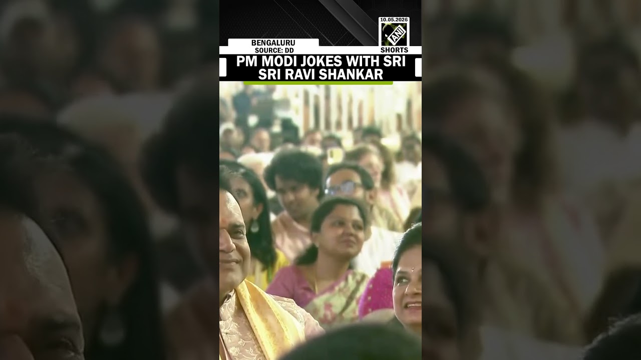 &ldquo;मुझे काम बता रहे थे&hellip;&rdquo; PM Modi jokes with Sri Sri Ravi Shankar at &lsquo;Art of Living&rsquo; centre