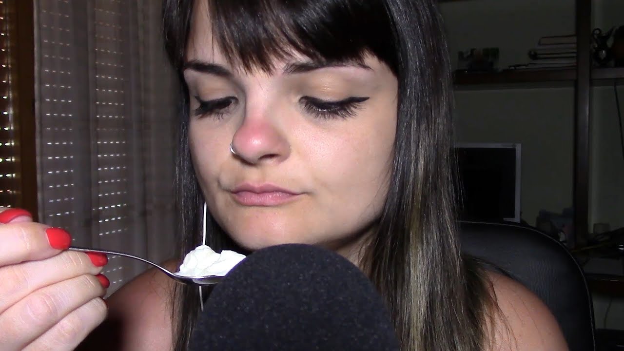 ASMR Eating Yogurt - Eating Sounds || ITA Whispering