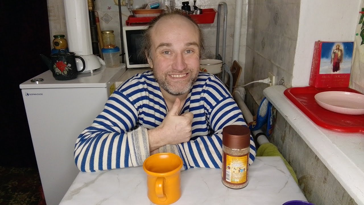 Кофепитие с Рыжулей. Спасибо за донат. Настроение не очень, но потом стало лучше. Мой кот трампист.