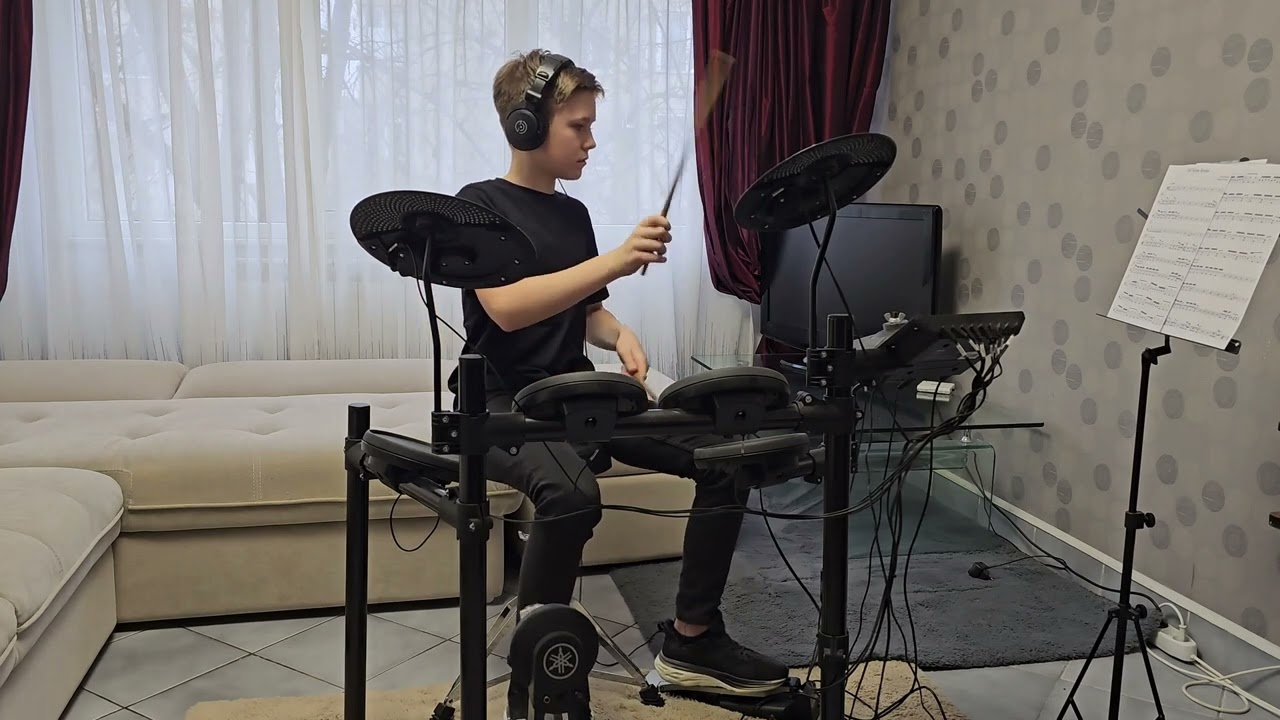 Спірін Олександр 7кл_Arctic Monkeys - Old Yellow Bricks