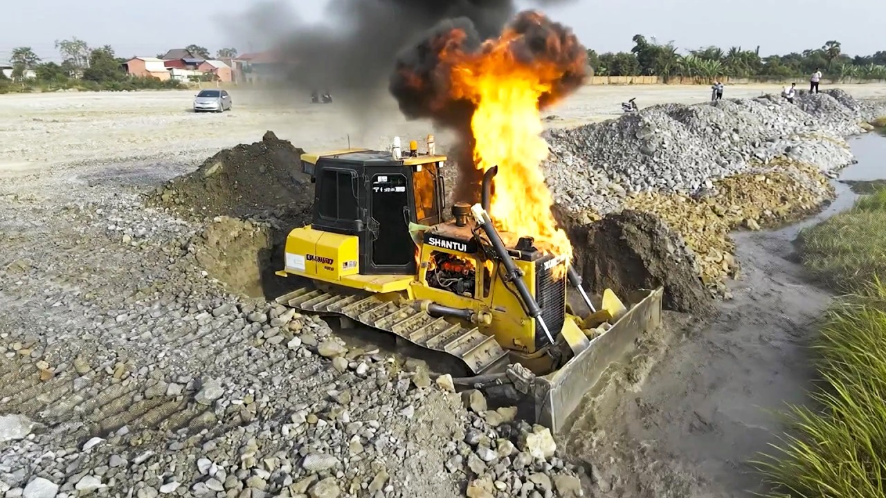 Amazingly Unexpected Land Filling Up Mistake Bulldozer SHANTUI Pouring Stone, Dongfeng Truck Deliver