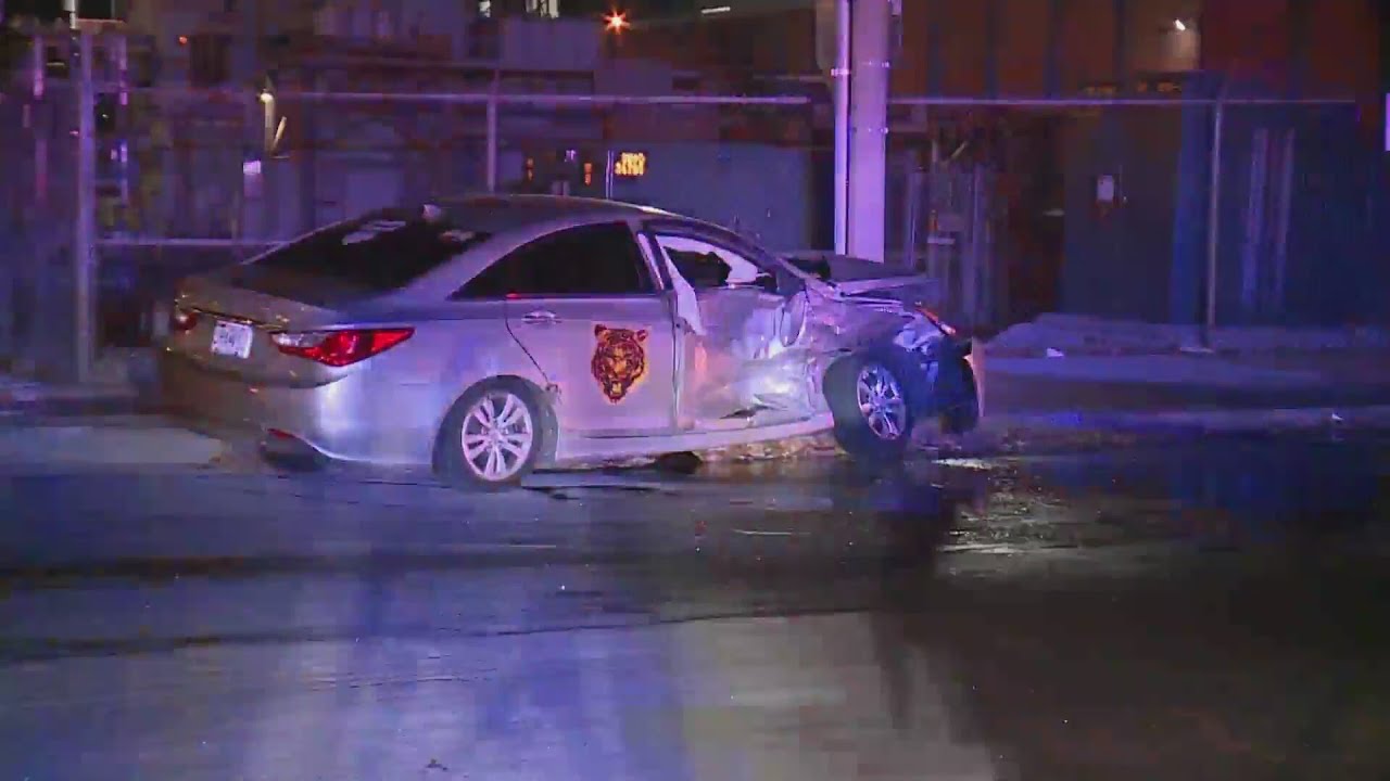 Driver injured in 2-car crash downtown