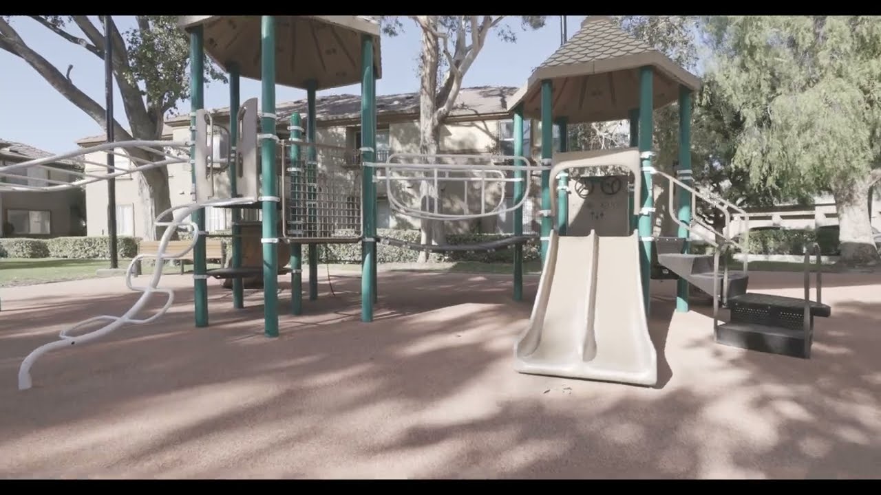 The Oaks Apartments - Santa Clarita - Playground