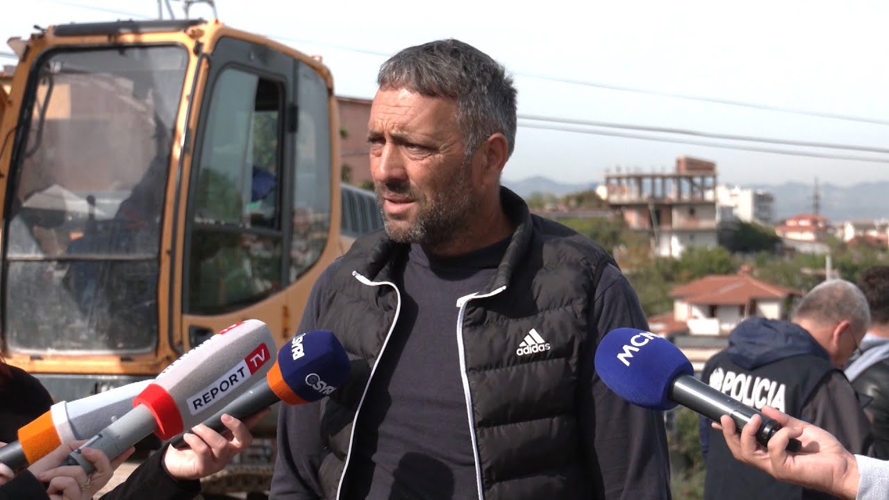 Nis prishja e shtëpive në Shkozë, familjarët refuzojnë të dalin nga banesa | ABC News Albania