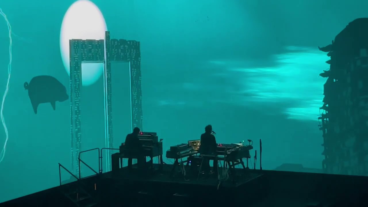 Roger Waters - Comfortably Numb, Another Brick in the Wall (8/27/22 - Nashville, TN)