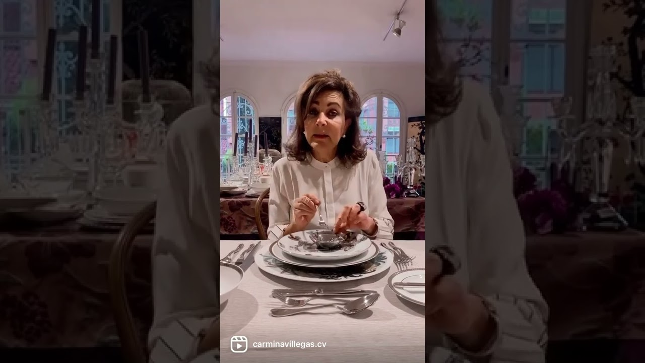 Etiqueta de cubiertos en la mesa