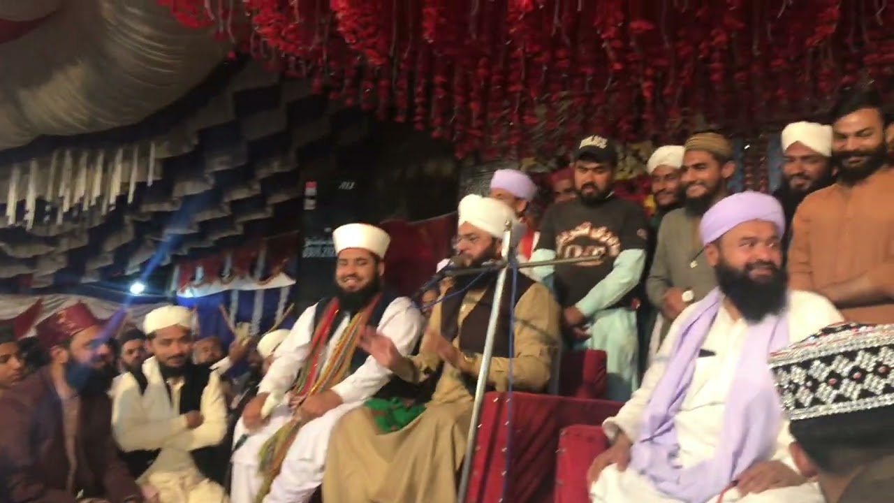 دربار عالیہ فیضان دستگیر پر مفتی ثمر عباس خطاب کرتے ہوئے 