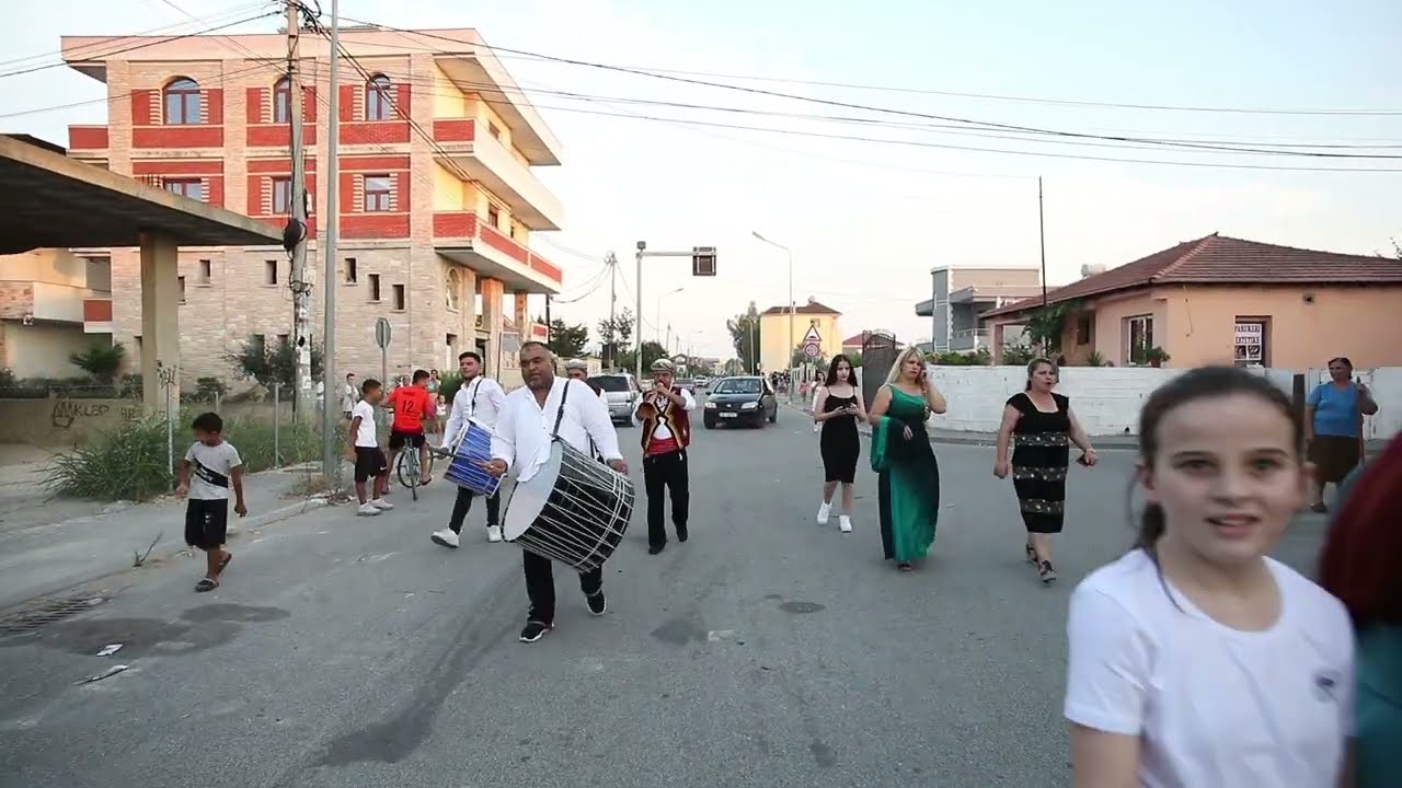 Ardhja e Dajave ne gezimin e Familjes