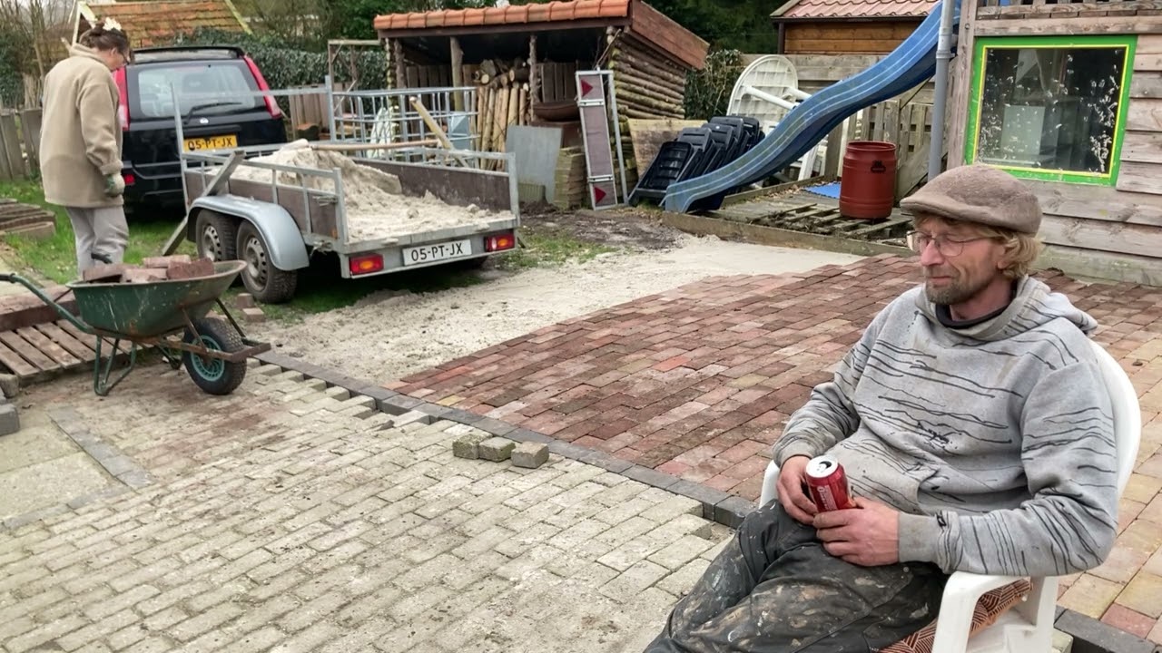 Onze Villa Vreeburg krijgt een stukje oprit, en nog wat klusjes.
