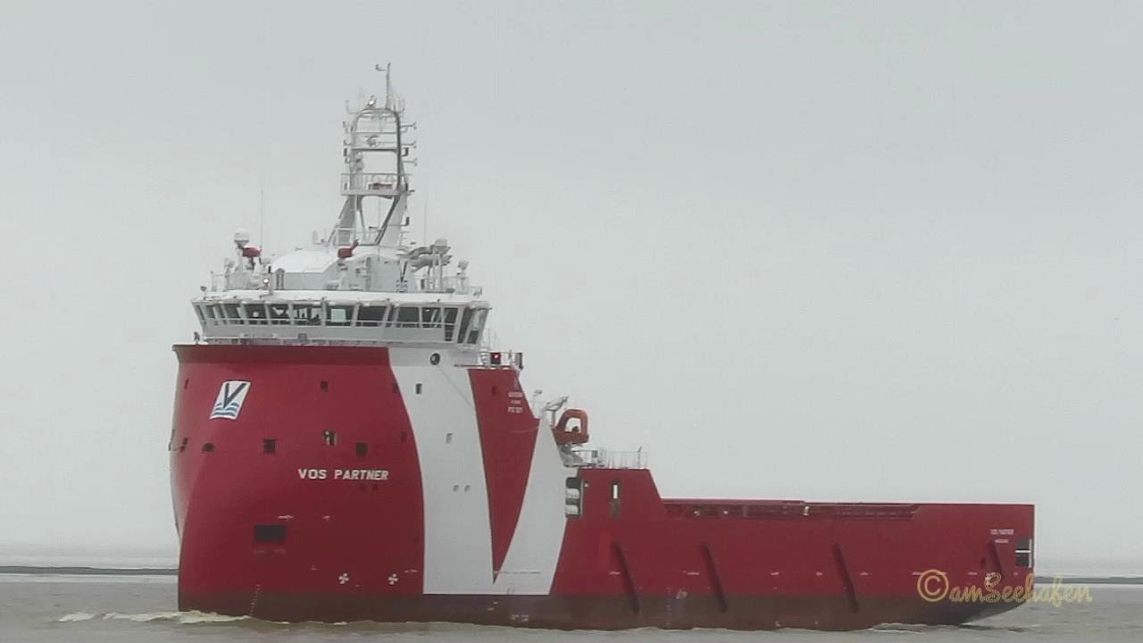 X-BOW offshore supply ship VOS PARTNER PDBU IMO 9709128 inbound Emden timelapse ULSTEIN PX 121