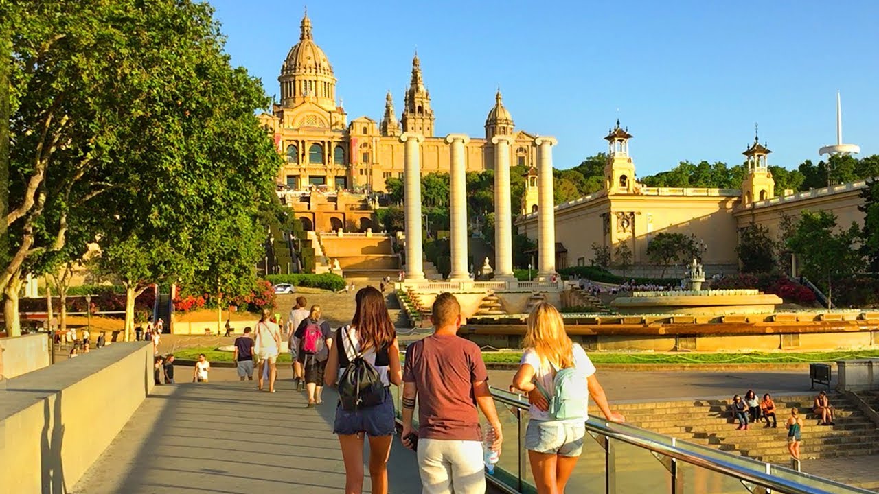 BARCELONA WALK | Plaça d’Espanya to Magic Fountain to National Art Museum of Catalonia | Spain