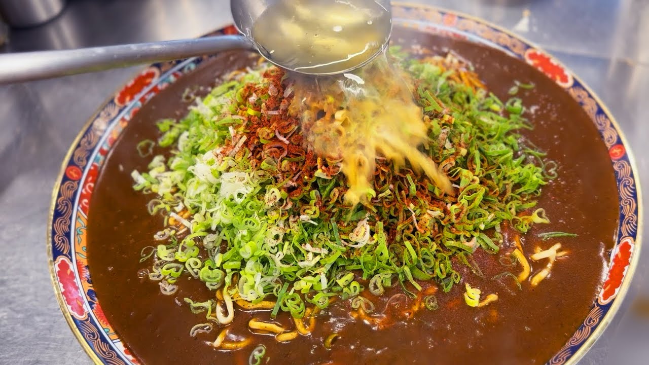 カレーうどん　Today’s Staff Meal: Curry Udon with a Sizzle Old Men Trust