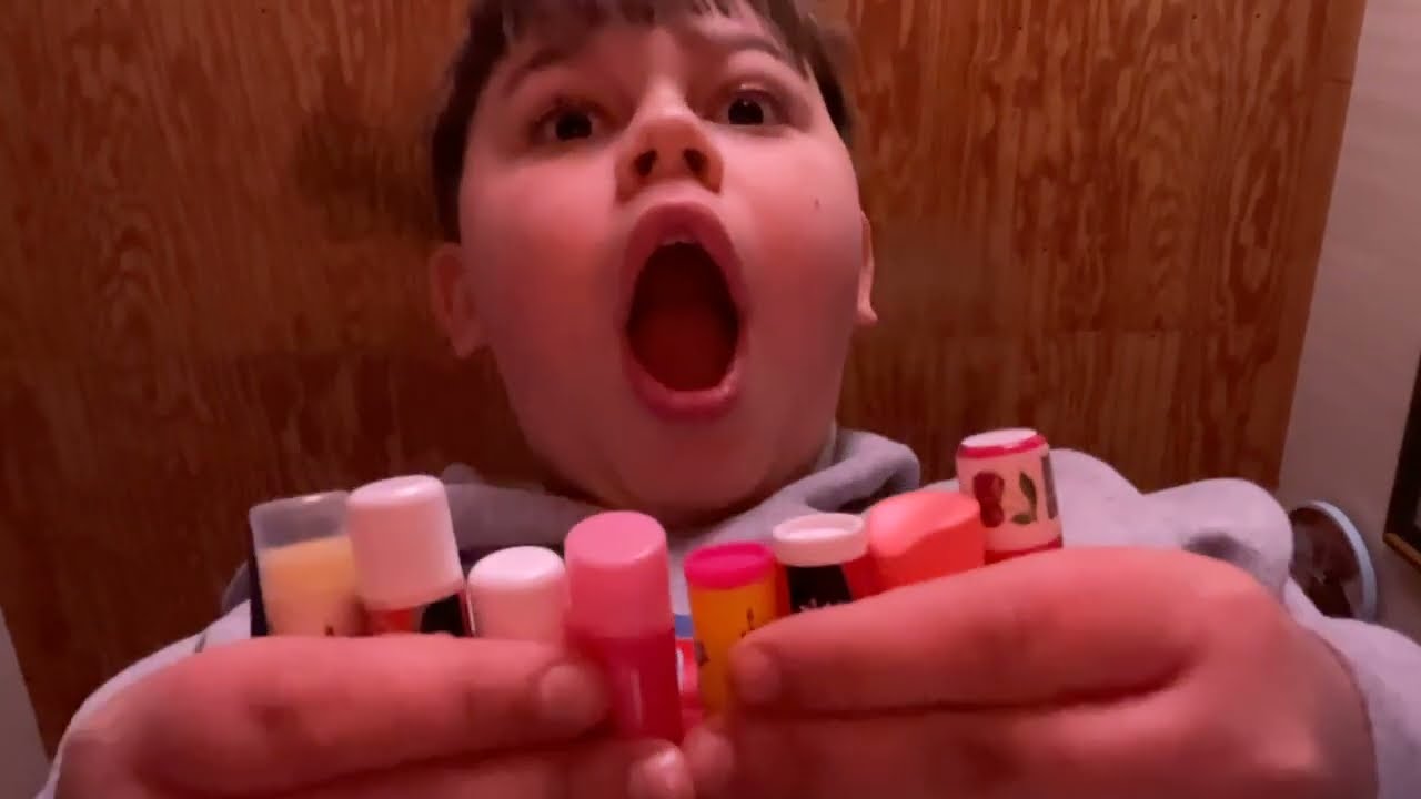 I TRIED ALL OF THESE CHAP STICK FLAVORS