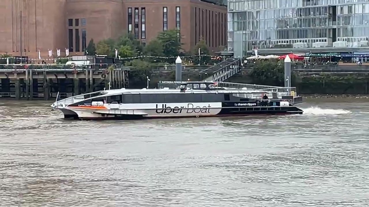 UBER BOAT AT BATTERSEA 170925