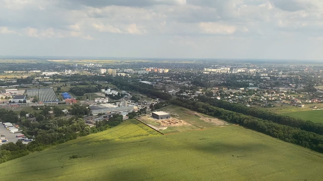 BOEING 737-700 Approach Landing & Taxiing at Kyiv Boryspil International Airport (KBP), Ukraine.