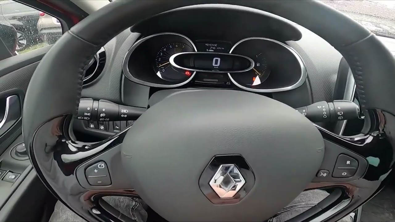 Comment naviguer dans l&rsquo;affichage du compteur de vitesse sur Renault Clio IV (2012-2019)