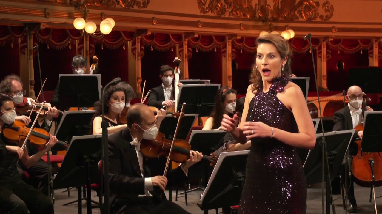 Chen Reiss sings Mozart's 