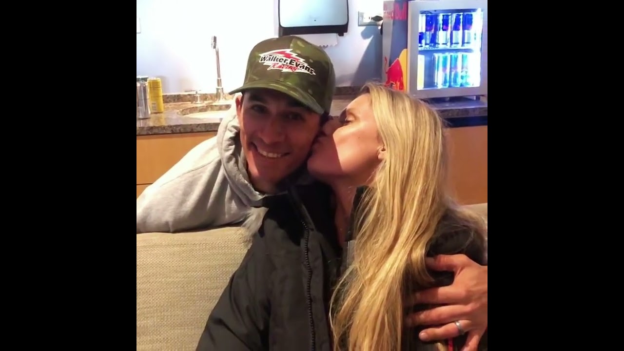 Telling My Family We&rsquo;re Pregnant&hellip; Their Perfect Reaction!#PregnancyAnnouncement#FamilyReaction 