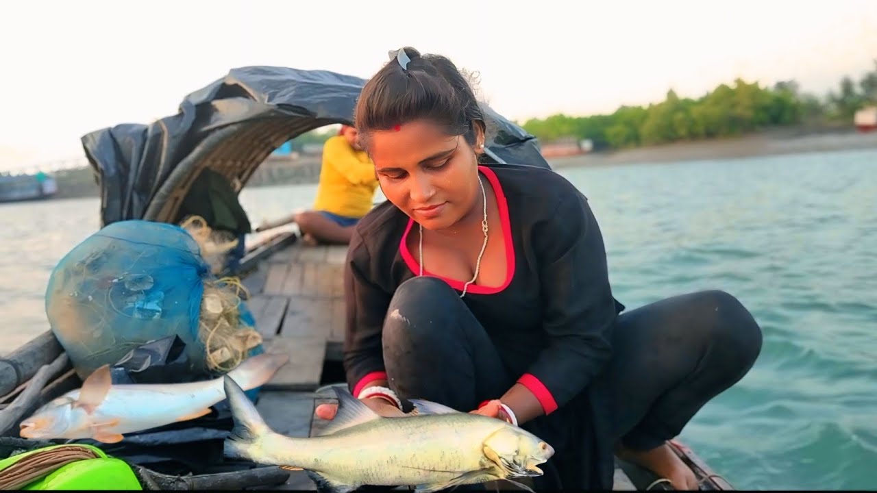 আজ বহুদিনের প্রচেষ্টায় আজ লাঠি ভোলা ও ছেলে মাছ উঠলো বরশিতে !!! sundarban fishing