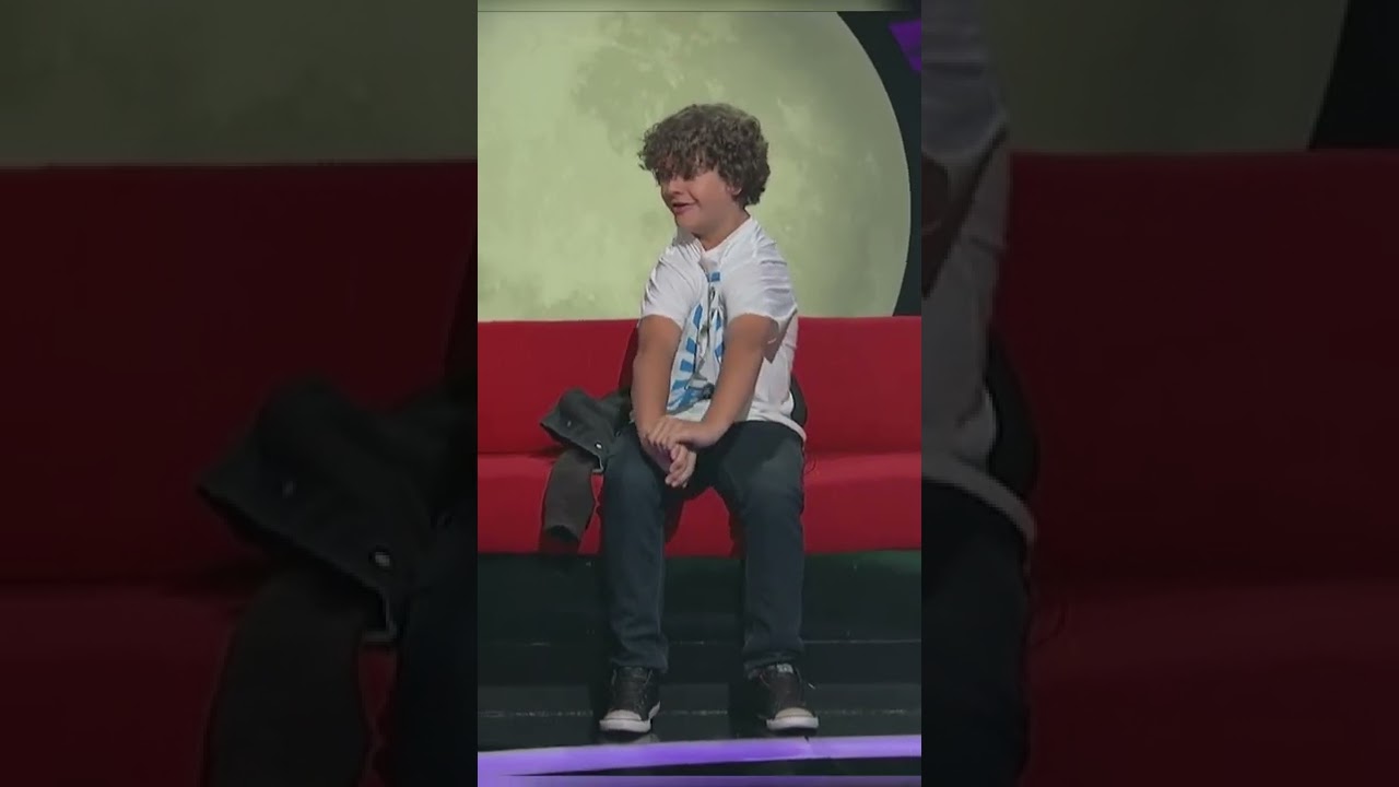 Gaten MatarazzoDustin doesnt have collar bones! #strangerthings #shorts #gatenmatarazzo #dustin