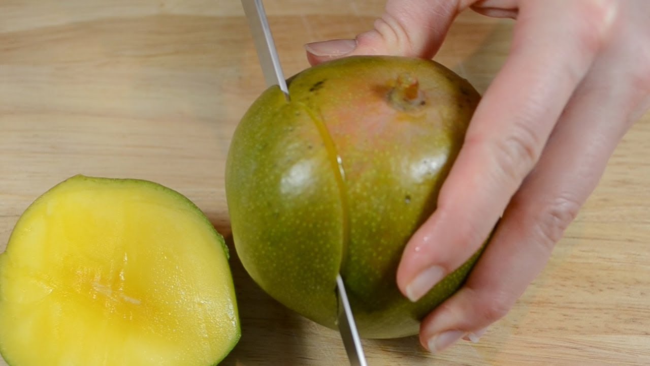 Mango Sch&auml;len und Aufschneiden