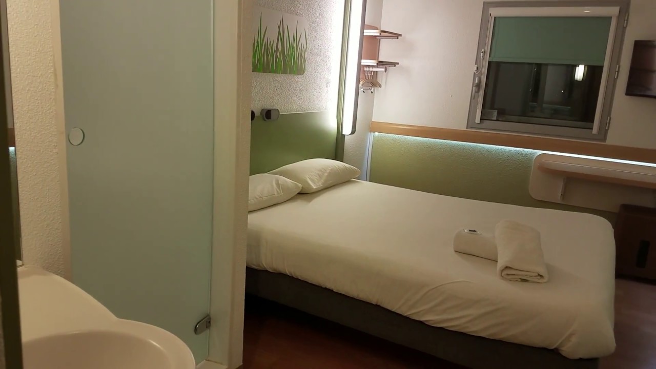 Hotel Ibis Budget Newport in Wales, tour inside this double bedroom, UK