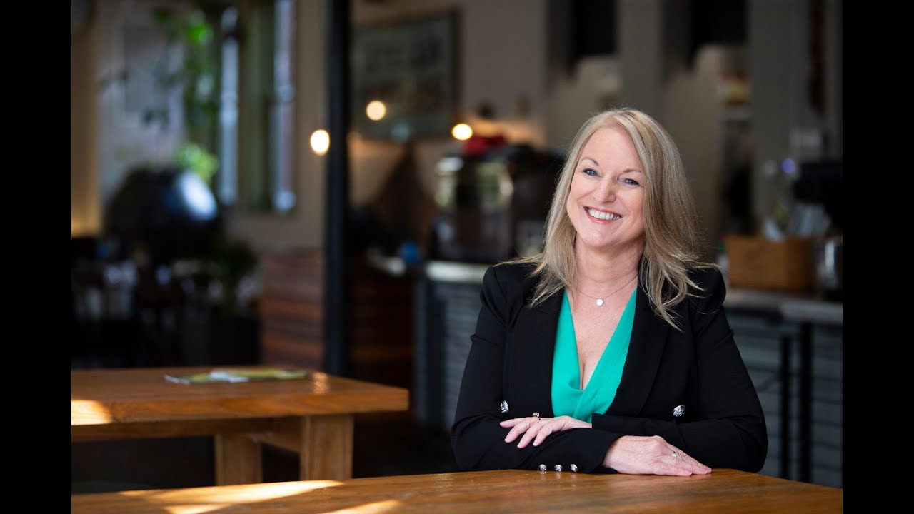 Interview with Amanda Lambros - Love Coach, Counsellor & Forensic Sexologist