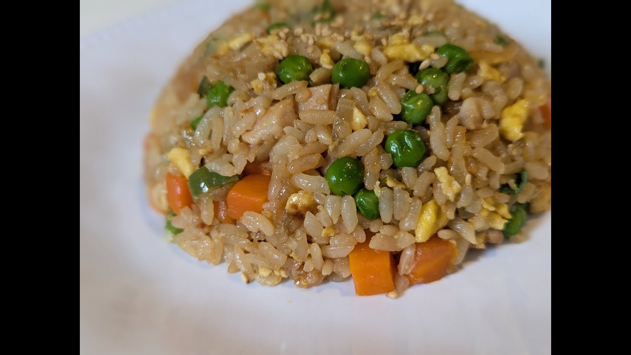 Egg Fried Rice! Quick & Easy!  (Recipe in the Description)