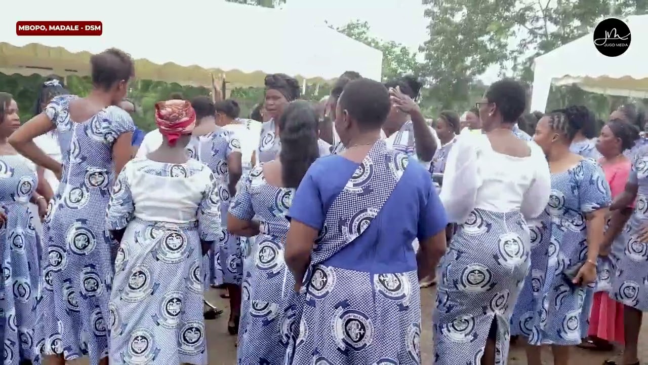 Tazama Kwaya ya Wawata Parokia Teule ya Mbopo Wakiimba na Kucheza kwa Furaha.