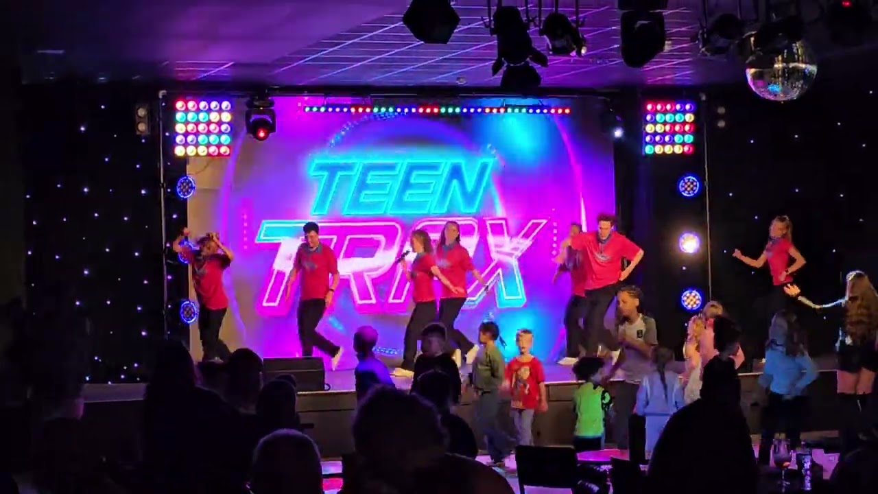 7 Troupers at Parkdean Camber Sands  - Everybody Party Now!