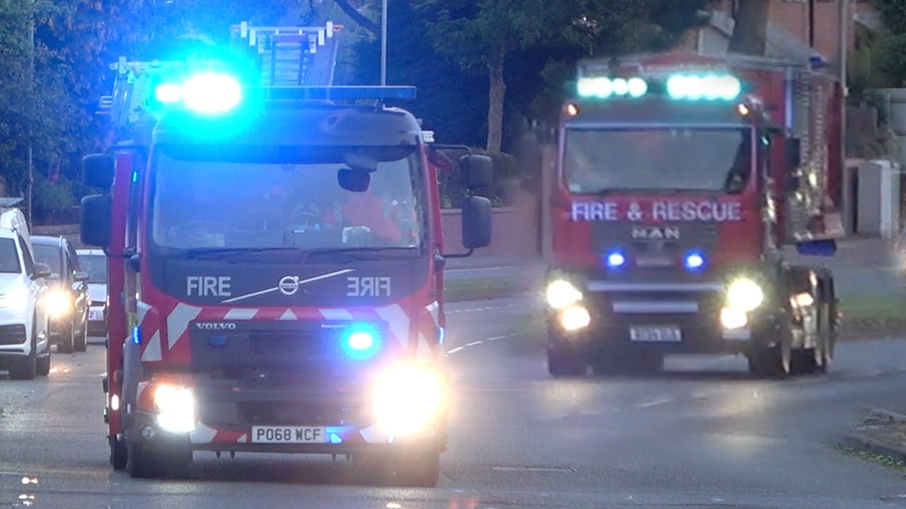 *RARE* Stretford High Volume Pump & Pump Responding - Greater Manchester Fire & Rescue Service
