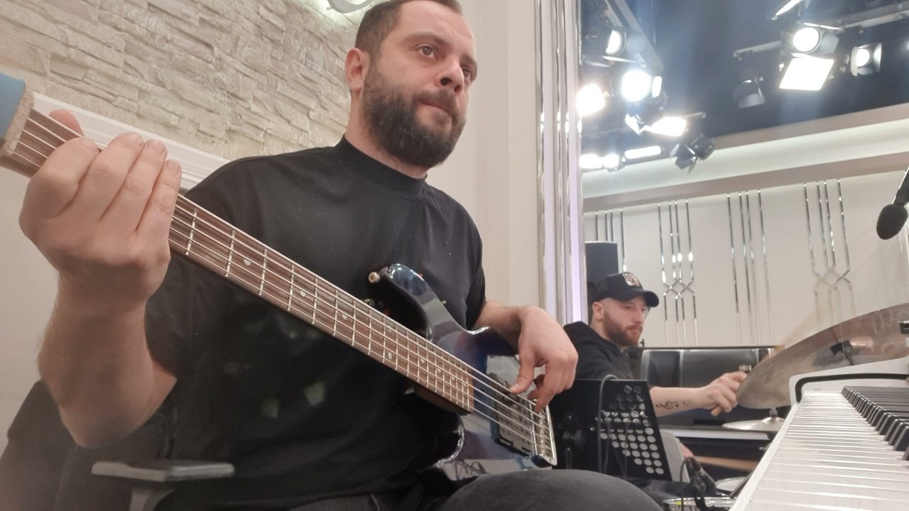 Esra Erol - prova - kim arar (bass cam)