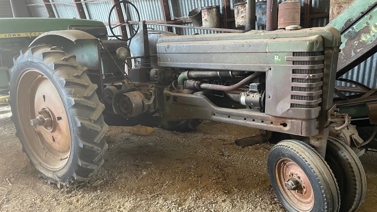 More John Deere Antique Tractors To Shuffle Around!