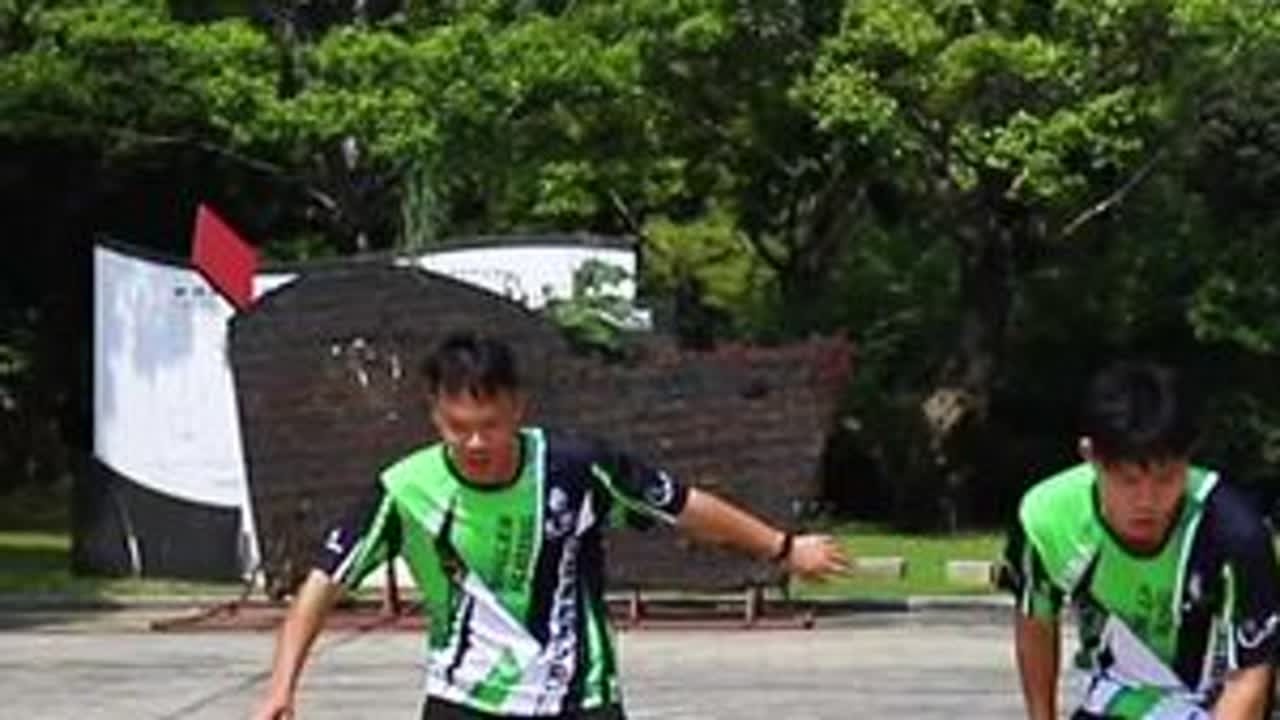 每个卓越教练的成长之路—轮滑篇都来自汗水的浇灌和伙伴的帮助。#好玩体育备战开学季集训第四天｜篮球课程｜花漾跳绳｜体智能课程｜｜亲子活动｜自由人轮滑｜同步开启预定！