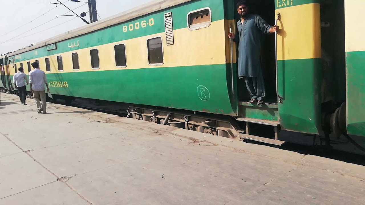 Peshawar to Quetta the only train Jaffar Express 40 dn arriving Lahore Railway Station Pakistan