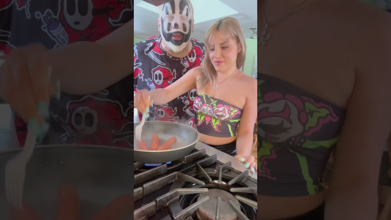 Cooking Faygo dogs with Violent J #juggalo #icp #insaneclownposse