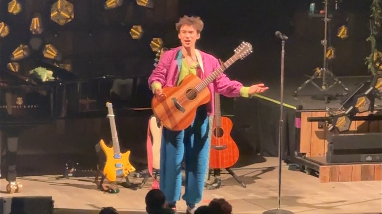 Jacob Collier Plays 10-String Guitar in Concert for the First Time - The Sun Is In Your Eyes (Live)