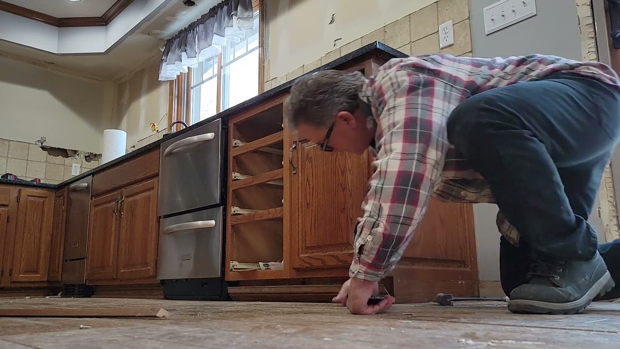 how to remove base cabinet