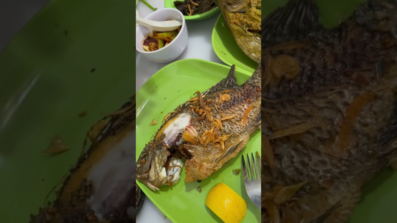 Makanan Sunda. Rumah Makan Ma' Uneh. Cicendo, Kota Bandung, 2023.