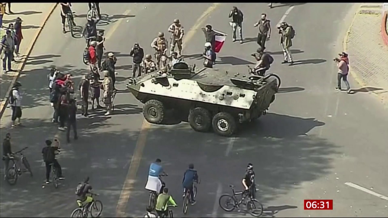 Protests spread, curfew and supermarket deaths (Chile) - BBC News - 20th October 2019