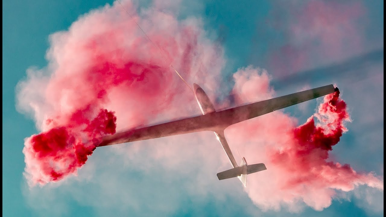 Antidotum Airshow Leszno 2024 - Demonstration of towing a glider through a helicopter.
